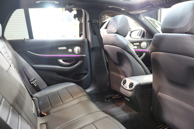 メルセデスベンツ Eクラス E200ｽﾃｰｼｮﾝﾜｺﾞﾝ ｽﾎﾟｰﾂ AMGﾗｲﾝｲﾝﾃﾘｱ&ｴｸｽｸﾙｰｼﾌﾞ&ﾚｰﾀﾞｰｾｰﾌﾃｨPKG　BSG搭載 後期 ｷｰﾚｽｺﾞｰ 黒本革 ﾊﾟﾉﾗﾏSR ﾍｯﾄﾞｱｯﾌﾟD MBUXﾅﾋﾞTV&ARﾅﾋﾞ ｽﾏﾎ連携 ﾌﾞﾙﾒｽﾀｰ 360ｶﾒﾗ PTS LEDﾗｲﾄ 自動Rｹﾞｰﾄ AMGｴｱﾛ&19AW 9AT　2年保証