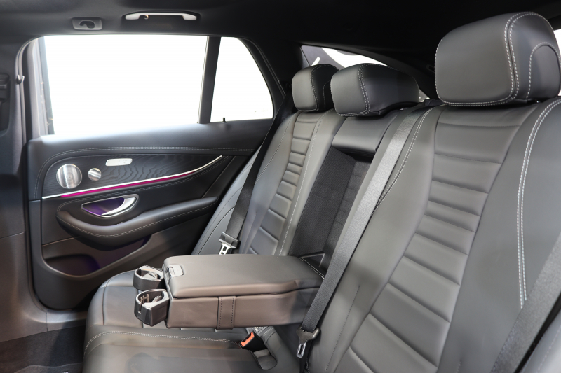 メルセデスベンツ Eクラス E200ｽﾃｰｼｮﾝﾜｺﾞﾝ ｽﾎﾟｰﾂ AMGﾗｲﾝｲﾝﾃﾘｱ&ｴｸｽｸﾙｰｼﾌﾞ&ﾚｰﾀﾞｰｾｰﾌﾃｨPKG　BSG搭載 後期 ｷｰﾚｽｺﾞｰ 黒本革 ﾊﾟﾉﾗﾏSR ﾍｯﾄﾞｱｯﾌﾟD MBUXﾅﾋﾞTV&ARﾅﾋﾞ ｽﾏﾎ連携 ﾌﾞﾙﾒｽﾀｰ 360ｶﾒﾗ PTS LEDﾗｲﾄ 自動Rｹﾞｰﾄ AMGｴｱﾛ&19AW 9AT　2年保証