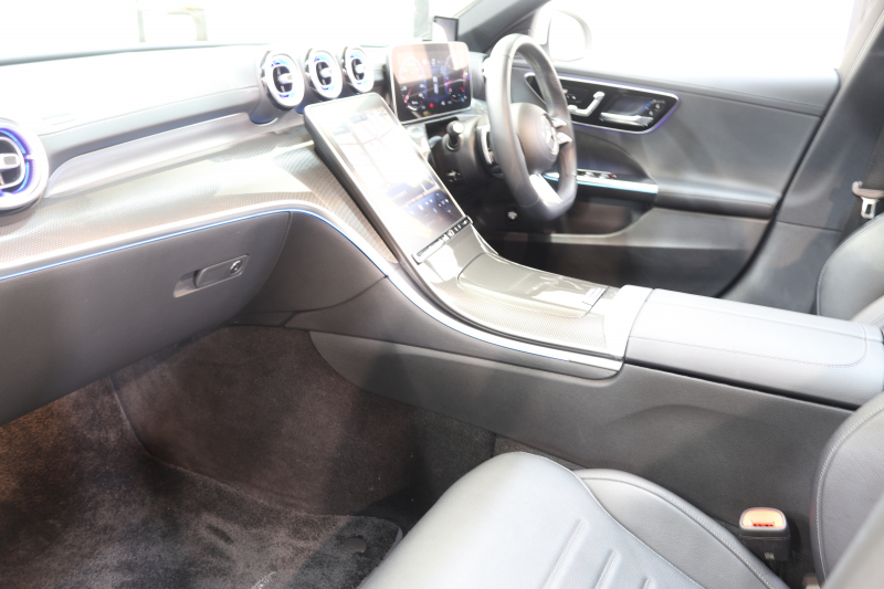 メルセデスベンツ Cクラス C220d ｽﾃｰｼｮﾝﾜｺﾞﾝ AVG AMGﾗｲﾝ ﾚｻﾞｰｴｸｽｸﾙｰｼﾌﾞ&ﾚｰﾀﾞｰｾｰﾌﾃｨPKG　ISG搭載 1ｵｰﾅｰ ｷｰﾚｽｺﾞｰ 黒本革 ﾊﾟﾉﾗﾏSR ﾍｯﾄﾞｱｯﾌﾟD MBUXﾅﾋﾞTV&ARﾅﾋﾞ ｽﾏﾎ連携 360ｶﾒﾗ PTS LEDﾗｲﾄ 自動Rｹﾞｰﾄ AMGｴｱﾛ&18AW 9AT　新車保証継承可