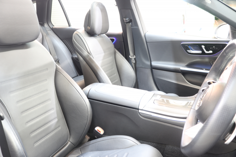 メルセデスベンツ Cクラス C220d ｽﾃｰｼｮﾝﾜｺﾞﾝ AVG AMGﾗｲﾝ ﾚｻﾞｰｴｸｽｸﾙｰｼﾌﾞ&ﾚｰﾀﾞｰｾｰﾌﾃｨPKG　ISG搭載 1ｵｰﾅｰ ｷｰﾚｽｺﾞｰ 黒本革 ﾊﾟﾉﾗﾏSR ﾍｯﾄﾞｱｯﾌﾟD MBUXﾅﾋﾞTV&ARﾅﾋﾞ ｽﾏﾎ連携 360ｶﾒﾗ PTS LEDﾗｲﾄ 自動Rｹﾞｰﾄ AMGｴｱﾛ&18AW 9AT　新車保証継承可