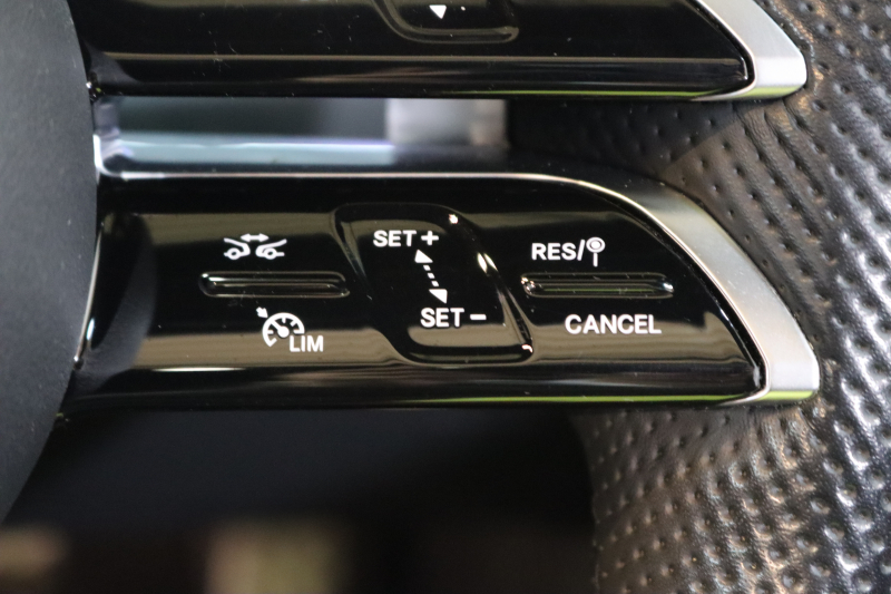 メルセデスベンツ Eクラス E200ｸｰﾍﾟ ｽﾎﾟｰﾂ ﾚｰﾀﾞｰｾｰﾌﾃｨPKG　後期 BSG搭載 1ｵｰﾅｰ MEｺﾈｸﾄ ｷｰﾚｽｺﾞｰ 黒/赤本革 ﾊﾟﾉﾗﾏSR ﾍｯﾄﾞｱｯﾌﾟD MBUX/ARﾅﾋﾞTV ｽﾏﾎ連携 ﾌﾞﾙﾒｽﾀｰ 360ｶﾒﾗ PTS LEDﾗｲﾄ AMGｴｱﾛ&19AW 9AT　2年保証