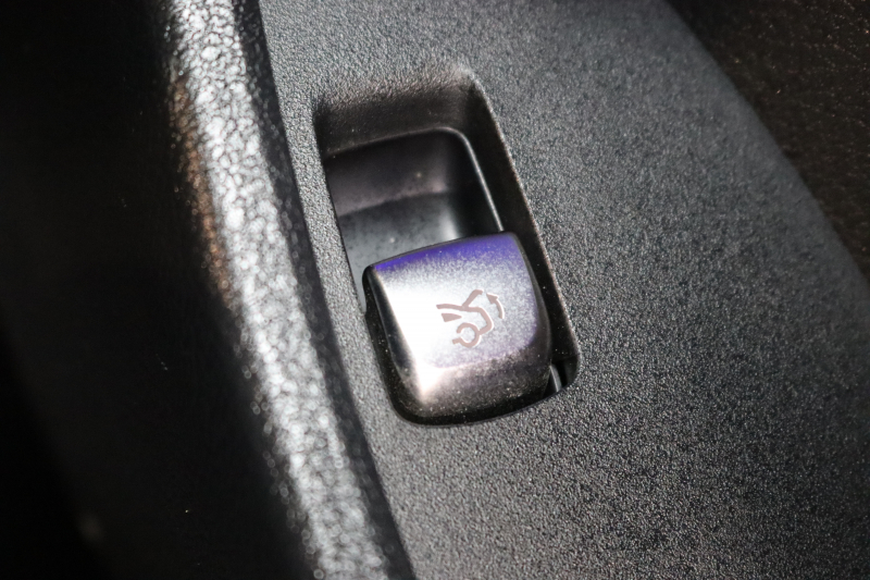 メルセデスベンツ Eクラス E200ｸｰﾍﾟ ｽﾎﾟｰﾂ ﾚｰﾀﾞｰｾｰﾌﾃｨPKG　後期 BSG搭載 1ｵｰﾅｰ MEｺﾈｸﾄ ｷｰﾚｽｺﾞｰ 黒/赤本革 ﾊﾟﾉﾗﾏSR ﾍｯﾄﾞｱｯﾌﾟD MBUX/ARﾅﾋﾞTV ｽﾏﾎ連携 ﾌﾞﾙﾒｽﾀｰ 360ｶﾒﾗ PTS LEDﾗｲﾄ AMGｴｱﾛ&19AW 9AT　2年保証