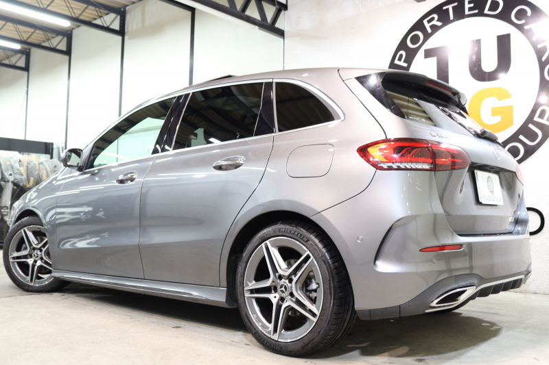 メルセデスベンツ Bクラス B180 AMGﾗｲﾝ AMGﾚｻﾞｰｴｸｽｸﾙｰｼﾌﾞ&ｱﾄﾞﾊﾞﾝｽﾄﾞ&ﾅﾋﾞｹﾞｰｼｮﾝ&ﾚｰﾀﾞｰｾｰﾌﾃｨPKG　ｷｰﾚｽｺﾞｰ 赤/黒本革 ﾊﾟﾉﾗﾏSR ﾍｯﾄﾞｱｯﾌﾟD MBUXﾅﾋﾞTV ｽﾏﾎ連携 360ｶﾒﾗ PTS LEDﾗｲﾄ 自動Rｹﾞｰﾄ ﾊﾝｽﾞﾌﾘｰA AMGｴｱﾛ&18AW ﾜｲﾔﾚｽ充電 7AT　2年保証