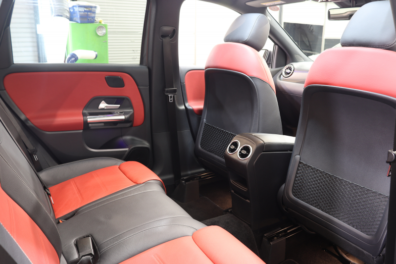 メルセデスベンツ Bクラス B180 AMGﾗｲﾝ AMGﾚｻﾞｰｴｸｽｸﾙｰｼﾌﾞ&ｱﾄﾞﾊﾞﾝｽﾄﾞ&ﾅﾋﾞｹﾞｰｼｮﾝ&ﾚｰﾀﾞｰｾｰﾌﾃｨPKG　ｷｰﾚｽｺﾞｰ 赤/黒本革 ﾊﾟﾉﾗﾏSR ﾍｯﾄﾞｱｯﾌﾟD MBUXﾅﾋﾞTV ｽﾏﾎ連携 360ｶﾒﾗ PTS LEDﾗｲﾄ 自動Rｹﾞｰﾄ ﾊﾝｽﾞﾌﾘｰA AMGｴｱﾛ&18AW ﾜｲﾔﾚｽ充電 7AT　2年保証