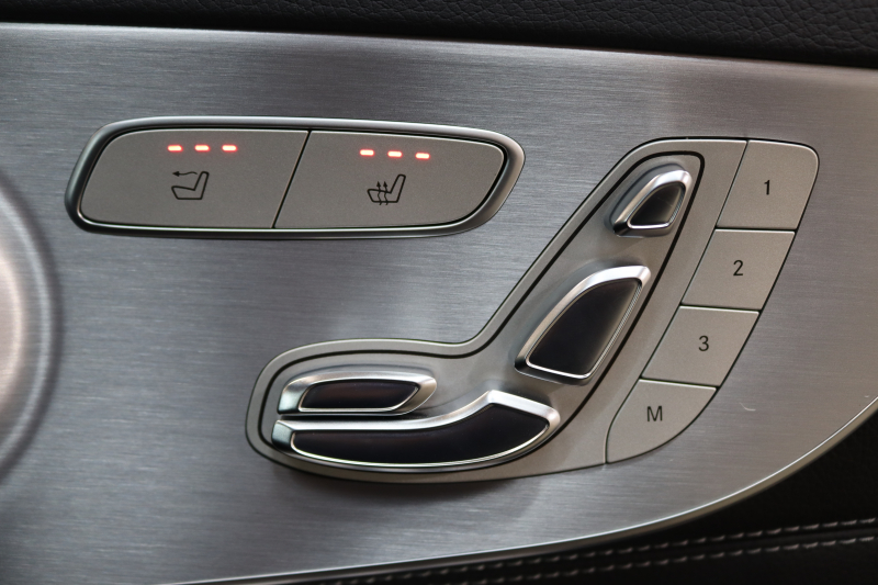 AMG Cクラス C43 4MATIC ｶﾌﾞﾘｵﾚ ﾚｰﾀﾞｰｾｰﾌﾃｨPKG　ｷｰﾚｽｺﾞｰ 黒本革 ｴｱｽｶｰﾌ HDDﾅﾋﾞTV BT音楽 ﾌﾞﾙﾒｽﾀｰ ﾊﾞｯｸｶﾒﾗ PTS LEDﾗｲﾄ AMG専用装備&ﾁｭｰﾆﾝｸﾞ 黒幌 9AT　2年保証