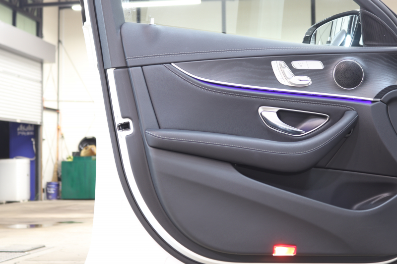 メルセデスベンツ Eクラス E300ｽﾃｰｼｮﾝﾜｺﾞﾝ AVG ｽﾎﾟｰﾂ ﾚｰﾀﾞｰｾｰﾌﾃｨPKG　中期 NEWｽﾃｱﾘﾝｸﾞ ｷｰﾚｽｺﾞｰ 黒本革 ﾍｯﾄﾞｱｯﾌﾟD HDDﾅﾋﾞTV ｽﾏﾎ連携 360ｶﾒﾗ PTS LEDﾗｲﾄ 自動Rｹﾞｰﾄ ﾊﾝｽﾞﾌﾘｰA AMGｴｱﾛ&19AW ﾀﾞｲﾅﾐｯｸS 9AT　2年保証