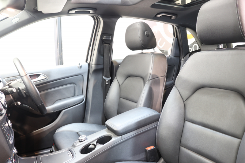 メルセデスベンツ Bクラス B180 ﾌﾟﾚﾐｱﾑ&ﾚｰﾀﾞｰｾｰﾌﾃｨPKG　後期 ｷｰﾚｽｺﾞｰ 黒革 ﾊﾟﾉﾗﾏSR HDDﾅﾋﾞTV ｽﾏﾎ連携 harman/kardon ﾊﾞｯｸｶﾒﾗ PTS LEDﾗｲﾄ EASY-VARIO PLUS 17AW 7AT　2年保証