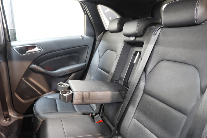 メルセデスベンツ Bクラス B180 ﾌﾟﾚﾐｱﾑ&ﾚｰﾀﾞｰｾｰﾌﾃｨPKG　後期 ｷｰﾚｽｺﾞｰ 黒革 ﾊﾟﾉﾗﾏSR HDDﾅﾋﾞTV ｽﾏﾎ連携 harman/kardon ﾊﾞｯｸｶﾒﾗ PTS LEDﾗｲﾄ EASY-VARIO PLUS 17AW 7AT　2年保証