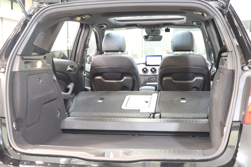 メルセデスベンツ Bクラス B180 ﾌﾟﾚﾐｱﾑ&ﾚｰﾀﾞｰｾｰﾌﾃｨPKG　後期 ｷｰﾚｽｺﾞｰ 黒革 ﾊﾟﾉﾗﾏSR HDDﾅﾋﾞTV ｽﾏﾎ連携 harman/kardon ﾊﾞｯｸｶﾒﾗ PTS LEDﾗｲﾄ EASY-VARIO PLUS 17AW 7AT　2年保証