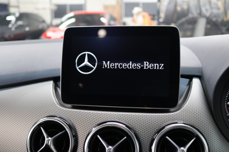 メルセデスベンツ Bクラス B180 ﾌﾟﾚﾐｱﾑ&ﾚｰﾀﾞｰｾｰﾌﾃｨPKG　後期 ｷｰﾚｽｺﾞｰ 黒革 ﾊﾟﾉﾗﾏSR HDDﾅﾋﾞTV ｽﾏﾎ連携 harman/kardon ﾊﾞｯｸｶﾒﾗ PTS LEDﾗｲﾄ EASY-VARIO PLUS 17AW 7AT　2年保証