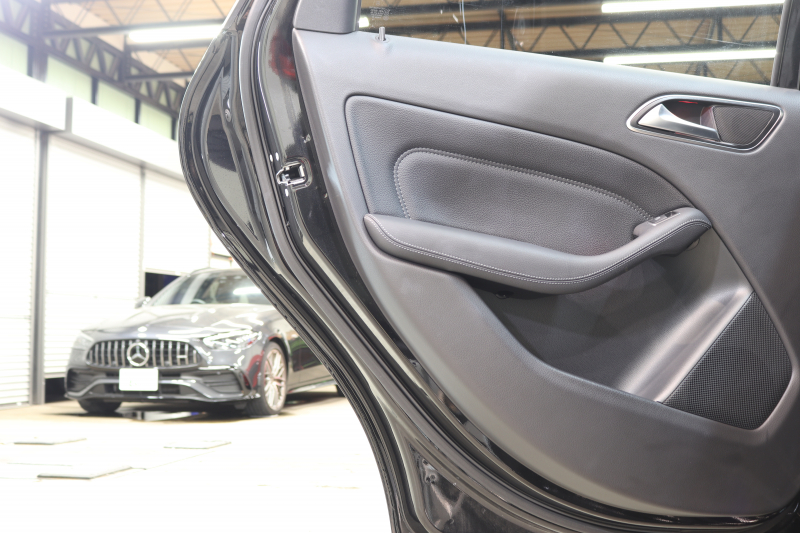 メルセデスベンツ Bクラス B180 ﾌﾟﾚﾐｱﾑ&ﾚｰﾀﾞｰｾｰﾌﾃｨPKG　後期 ｷｰﾚｽｺﾞｰ 黒革 ﾊﾟﾉﾗﾏSR HDDﾅﾋﾞTV ｽﾏﾎ連携 harman/kardon ﾊﾞｯｸｶﾒﾗ PTS LEDﾗｲﾄ EASY-VARIO PLUS 17AW 7AT　2年保証