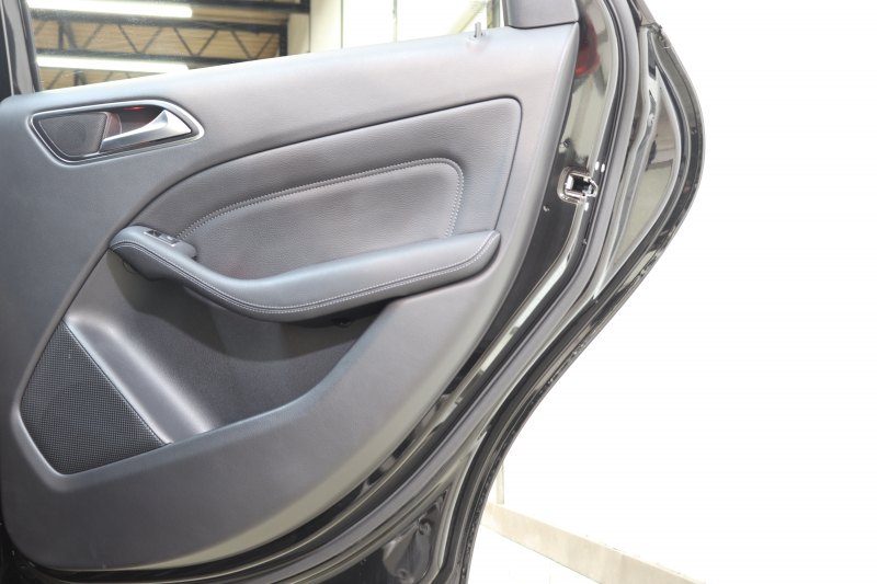 メルセデスベンツ Bクラス B180 ﾌﾟﾚﾐｱﾑ&ﾚｰﾀﾞｰｾｰﾌﾃｨPKG　後期 ｷｰﾚｽｺﾞｰ 黒革 ﾊﾟﾉﾗﾏSR HDDﾅﾋﾞTV ｽﾏﾎ連携 harman/kardon ﾊﾞｯｸｶﾒﾗ PTS LEDﾗｲﾄ EASY-VARIO PLUS 17AW 7AT　2年保証