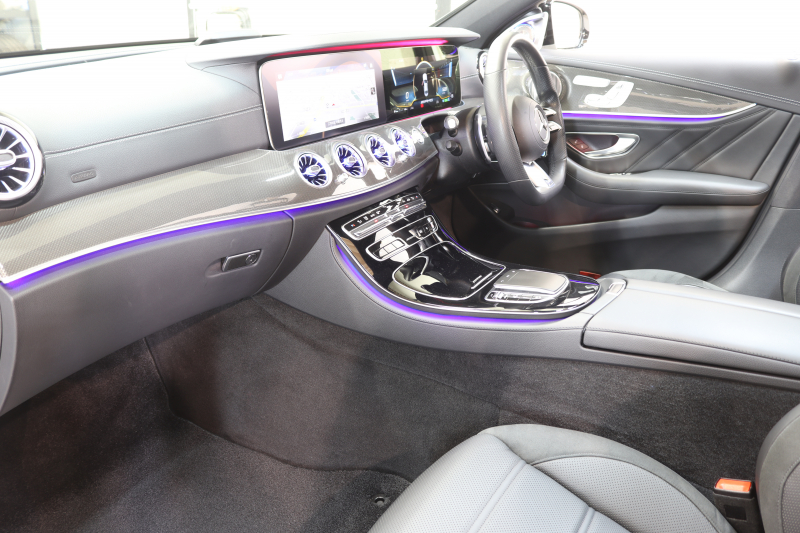 AMG Eクラス E53 4MATIC+ ｴｸｽｸﾙｰｼﾌﾞ&ﾚｰﾀﾞｰｾｰﾌﾃｨPKG　ISG搭載 後期 ｷｰﾚｽｺﾞｰ 黒本革 ﾍﾞﾝﾁﾚｰﾀｰ ﾊﾟﾉﾗﾏSR ﾍｯﾄﾞｱｯﾌﾟD MBUXﾅﾋﾞTV&ARﾅﾋﾞ&ARﾅﾋﾞ ｽﾏﾎ連携 ﾌﾞﾙﾒｽﾀｰ 360ｶﾒﾗ PTS LEDﾗｲﾄ 自動ﾄﾗﾝｸ AMG専用装備&ﾁｭｰﾆﾝｸﾞ ﾜｲﾔﾚｽ充電 9AT　2年保証