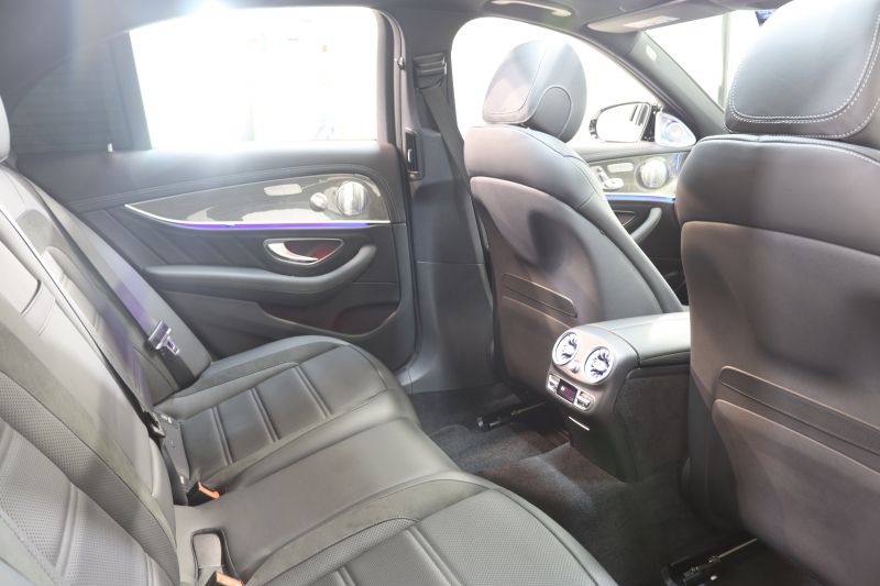AMG Eクラス E53 4MATIC+ ｴｸｽｸﾙｰｼﾌﾞ&ﾚｰﾀﾞｰｾｰﾌﾃｨPKG　ISG搭載 後期 ｷｰﾚｽｺﾞｰ 黒本革 ﾍﾞﾝﾁﾚｰﾀｰ ﾊﾟﾉﾗﾏSR ﾍｯﾄﾞｱｯﾌﾟD MBUXﾅﾋﾞTV&ARﾅﾋﾞ&ARﾅﾋﾞ ｽﾏﾎ連携 ﾌﾞﾙﾒｽﾀｰ 360ｶﾒﾗ PTS LEDﾗｲﾄ 自動ﾄﾗﾝｸ AMG専用装備&ﾁｭｰﾆﾝｸﾞ ﾜｲﾔﾚｽ充電 9AT　2年保証
