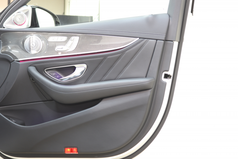 AMG Eクラス E53 4MATIC+ ｴｸｽｸﾙｰｼﾌﾞ&ﾚｰﾀﾞｰｾｰﾌﾃｨPKG　ISG搭載 後期 ｷｰﾚｽｺﾞｰ 黒本革 ﾍﾞﾝﾁﾚｰﾀｰ ﾊﾟﾉﾗﾏSR ﾍｯﾄﾞｱｯﾌﾟD MBUXﾅﾋﾞTV&ARﾅﾋﾞ&ARﾅﾋﾞ ｽﾏﾎ連携 ﾌﾞﾙﾒｽﾀｰ 360ｶﾒﾗ PTS LEDﾗｲﾄ 自動ﾄﾗﾝｸ AMG専用装備&ﾁｭｰﾆﾝｸﾞ ﾜｲﾔﾚｽ充電 9AT　2年保証