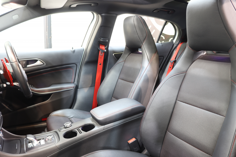 AMG CLAクラス GLA45 4MATIC ﾚｰﾀﾞｰｾｰﾌﾃｨPKG　中期 ｷｰﾚｽｺﾞｰ 黒本革 ﾊﾟﾉﾗﾏSR HDDﾅﾋﾞTV ｽﾏﾎ連携 ﾊﾞｯｸｶﾒﾗ PTS ｷｾﾉﾝﾗｲﾄ 自動Rｹﾞｰﾄ AMG専用装備&ﾁｭｰﾆﾝｸﾞ 7AT　2年保証