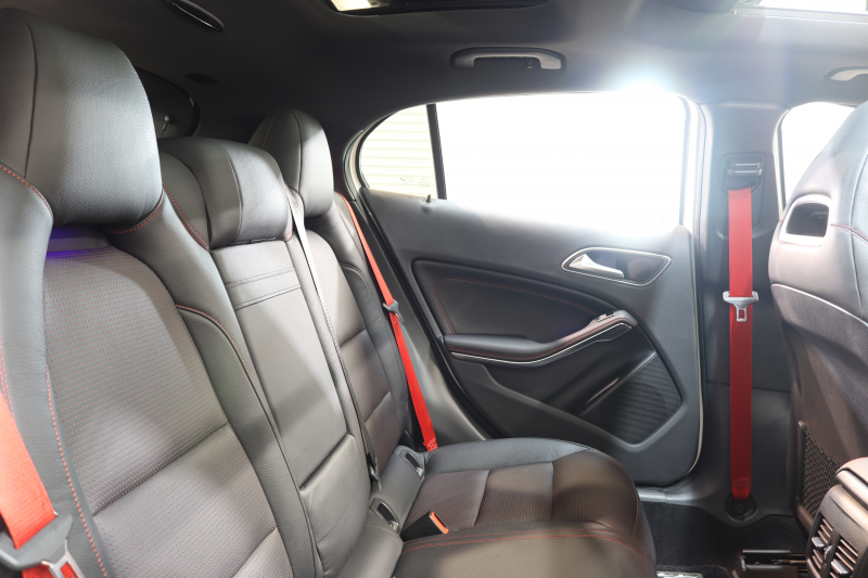 AMG CLAクラス GLA45 4MATIC ﾚｰﾀﾞｰｾｰﾌﾃｨPKG　中期 ｷｰﾚｽｺﾞｰ 黒本革 ﾊﾟﾉﾗﾏSR HDDﾅﾋﾞTV ｽﾏﾎ連携 ﾊﾞｯｸｶﾒﾗ PTS ｷｾﾉﾝﾗｲﾄ 自動Rｹﾞｰﾄ AMG専用装備&ﾁｭｰﾆﾝｸﾞ 7AT　2年保証