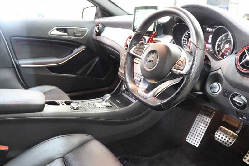 AMG CLAクラス GLA45 4MATIC ﾚｰﾀﾞｰｾｰﾌﾃｨPKG　中期 ｷｰﾚｽｺﾞｰ 黒本革 ﾊﾟﾉﾗﾏSR HDDﾅﾋﾞTV ｽﾏﾎ連携 ﾊﾞｯｸｶﾒﾗ PTS ｷｾﾉﾝﾗｲﾄ 自動Rｹﾞｰﾄ AMG専用装備&ﾁｭｰﾆﾝｸﾞ 7AT　2年保証