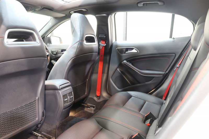 AMG CLAクラス GLA45 4MATIC ﾚｰﾀﾞｰｾｰﾌﾃｨPKG　中期 ｷｰﾚｽｺﾞｰ 黒本革 ﾊﾟﾉﾗﾏSR HDDﾅﾋﾞTV ｽﾏﾎ連携 ﾊﾞｯｸｶﾒﾗ PTS ｷｾﾉﾝﾗｲﾄ 自動Rｹﾞｰﾄ AMG専用装備&ﾁｭｰﾆﾝｸﾞ 7AT　2年保証