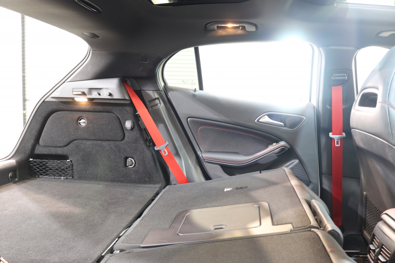 AMG CLAクラス GLA45 4MATIC ﾚｰﾀﾞｰｾｰﾌﾃｨPKG　中期 ｷｰﾚｽｺﾞｰ 黒本革 ﾊﾟﾉﾗﾏSR HDDﾅﾋﾞTV ｽﾏﾎ連携 ﾊﾞｯｸｶﾒﾗ PTS ｷｾﾉﾝﾗｲﾄ 自動Rｹﾞｰﾄ AMG専用装備&ﾁｭｰﾆﾝｸﾞ 7AT　2年保証