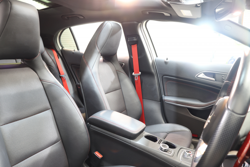 AMG CLAクラス GLA45 4MATIC ﾚｰﾀﾞｰｾｰﾌﾃｨPKG　中期 ｷｰﾚｽｺﾞｰ 黒本革 ﾊﾟﾉﾗﾏSR HDDﾅﾋﾞTV ｽﾏﾎ連携 ﾊﾞｯｸｶﾒﾗ PTS ｷｾﾉﾝﾗｲﾄ 自動Rｹﾞｰﾄ AMG専用装備&ﾁｭｰﾆﾝｸﾞ 7AT　2年保証