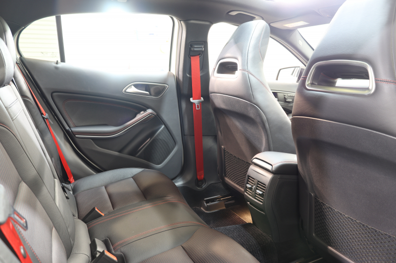 AMG CLAクラス GLA45 4MATIC ﾚｰﾀﾞｰｾｰﾌﾃｨPKG　中期 ｷｰﾚｽｺﾞｰ 黒本革 ﾊﾟﾉﾗﾏSR HDDﾅﾋﾞTV ｽﾏﾎ連携 ﾊﾞｯｸｶﾒﾗ PTS ｷｾﾉﾝﾗｲﾄ 自動Rｹﾞｰﾄ AMG専用装備&ﾁｭｰﾆﾝｸﾞ 7AT　2年保証