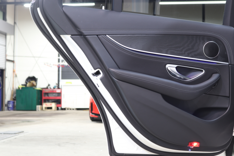 メルセデスベンツ Eクラス E200ｽﾃｰｼｮﾝﾜｺﾞﾝ AVG AMGﾗｲﾝ ﾚｰﾀﾞｰｾｰﾌﾃｨPKG　中期 NEWｽﾃｱﾘﾝｸﾞ ｷｰﾚｽｺﾞｰ 黒本革 ﾊﾟﾉﾗﾏSR ﾍｯﾄﾞｱｯﾌﾟD HDDﾅﾋﾞTV ｽﾏﾎ連携 360ｶﾒﾗ PTS LEDﾗｲﾄ 自動Rｹﾞｰﾄ ﾊﾝｽﾞﾌﾘｰA AMGｴｱﾛ&19AW ﾀﾞｲﾅﾐｯｸS 9AT　2年保証