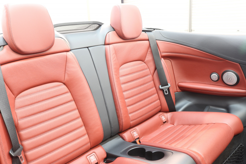 AMG Cクラス C43 4MATIC ｶﾌﾞﾘｵﾚ ﾚｰﾀﾞｰｾｰﾌﾃｨPKG　後期 赤本革 ｴｱｽｶｰﾌ ﾍｯﾄﾞｱｯﾌﾟD HDDﾅﾋﾞTV ｽﾏﾎ連携 ﾌﾞﾙﾒｽﾀｰ ﾊﾞｯｸｶﾒﾗ PTS LEDﾗｲﾄ AMG専用装備&ﾁｭｰﾆﾝｸﾞﾀﾞｲﾅﾐｯｸｾﾚｸﾄ 赤幌 9AT　2年保証