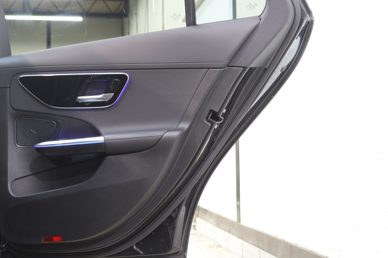 メルセデスベンツ Cクラス C220dｽﾃｰｼｮﾝﾜｺﾞﾝ AVG AMGﾗｲﾝ ﾚｻﾞｰｴｸｽｸﾙｰｼﾌﾞ&ﾍﾞｰｼｯｸ&ﾚｰﾀﾞｰｾｰﾌﾃｨPKG　ISG搭載 ｷｰﾚｽｺﾞｰ 黒本革 ﾊﾟﾉﾗﾏSR ﾍｯﾄﾞｱｯﾌﾟD MBUXﾅﾋﾞTV&ARﾅﾋﾞ ｽﾏﾎ連携 360ｶﾒﾗ PTS LEDﾗｲﾄ 自動Rｹﾞｰﾄ AMGｴｱﾛ&18AW ﾜｲﾔﾚｽ充電 9AT　2年保証 新車保証