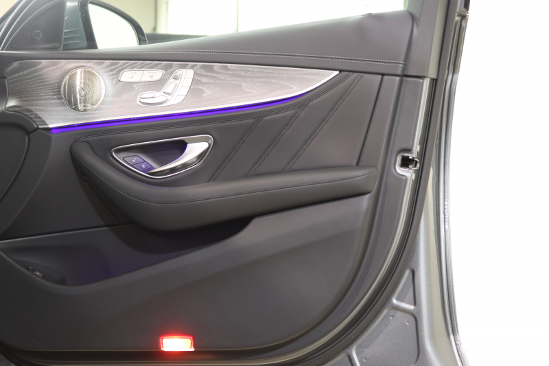 AMG Eクラス E53 4MATIC+ ｴｸｽｸﾙｰｼﾌﾞ&ﾚｰﾀﾞｰｾｰﾌﾃｨPKG　ISG搭載 後期 1ｵｰﾅｰ ｷｰﾚｽｺﾞｰ 黒本革 ﾍﾞﾝﾁﾚｰﾀｰ ﾊﾟﾉﾗﾏSR ﾍｯﾄﾞｱｯﾌﾟD MBUXﾅﾋﾞTV&ARﾅﾋﾞTV ｽﾏﾎ連携 ﾌﾞﾙﾒｽﾀｰ 360ｶﾒﾗ PTS LEDﾗｲﾄ ﾊﾝｽﾞﾌﾘｰA AMG専用装備&ﾁｭｰﾆﾝｸﾞ ﾜｲﾔﾚｽ充電 9AT　2年保証