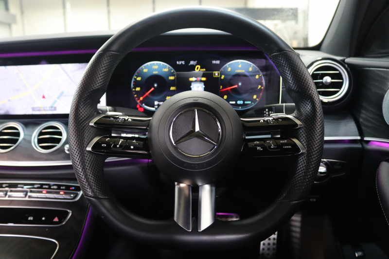 メルセデスベンツ Eクラス E200 ｽﾎﾟｰﾂ AMGﾗｲﾝｲﾝﾃﾘｱ&ｴｸｽｸﾙｰｼﾌﾞ&ﾚｰﾀﾞｰｾｰﾌﾃｨPKG　BSG搭載 後期 1ｵｰﾅｰ MEｺﾈｸﾄ ｷｰﾚｽｺﾞｰ 黒本革 ﾍｯﾄﾞｱｯﾌﾟD MBUXﾅﾋﾞTV&ARﾅﾋﾞ ｽﾏﾎ連携 ﾌﾞﾙﾒｽﾀｰ 360ｶﾒﾗ PTS LEDﾗｲﾄ 自動ﾄﾗﾝｸ AMGｴｱﾛ&19AW 9AT　2年保証