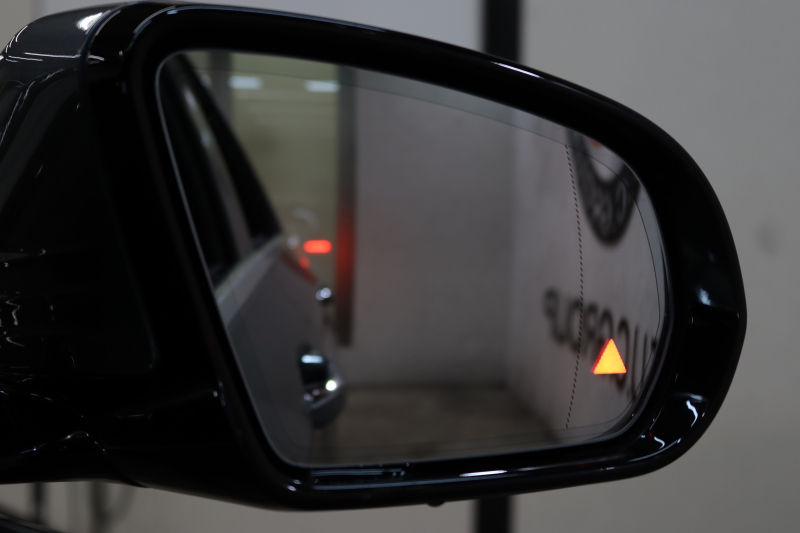 メルセデスベンツ Eクラス E200 ｽﾎﾟｰﾂ AMGﾗｲﾝｲﾝﾃﾘｱ&ｴｸｽｸﾙｰｼﾌﾞ&ﾚｰﾀﾞｰｾｰﾌﾃｨPKG　BSG搭載 後期 1ｵｰﾅｰ MEｺﾈｸﾄ ｷｰﾚｽｺﾞｰ 黒本革 ﾍｯﾄﾞｱｯﾌﾟD MBUXﾅﾋﾞTV&ARﾅﾋﾞ ｽﾏﾎ連携 ﾌﾞﾙﾒｽﾀｰ 360ｶﾒﾗ PTS LEDﾗｲﾄ 自動ﾄﾗﾝｸ AMGｴｱﾛ&19AW 9AT　2年保証