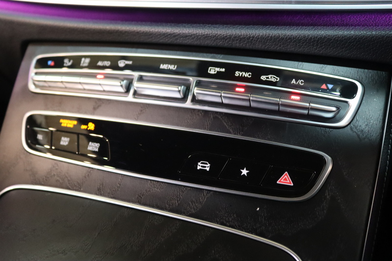 メルセデスベンツ Eクラス E200 ｽﾎﾟｰﾂ AMGﾗｲﾝｲﾝﾃﾘｱ&ｴｸｽｸﾙｰｼﾌﾞ&ﾚｰﾀﾞｰｾｰﾌﾃｨPKG　BSG搭載 後期 1ｵｰﾅｰ MEｺﾈｸﾄ ｷｰﾚｽｺﾞｰ 黒本革 ﾍｯﾄﾞｱｯﾌﾟD MBUXﾅﾋﾞTV&ARﾅﾋﾞ ｽﾏﾎ連携 ﾌﾞﾙﾒｽﾀｰ 360ｶﾒﾗ PTS LEDﾗｲﾄ 自動ﾄﾗﾝｸ AMGｴｱﾛ&19AW 9AT　2年保証