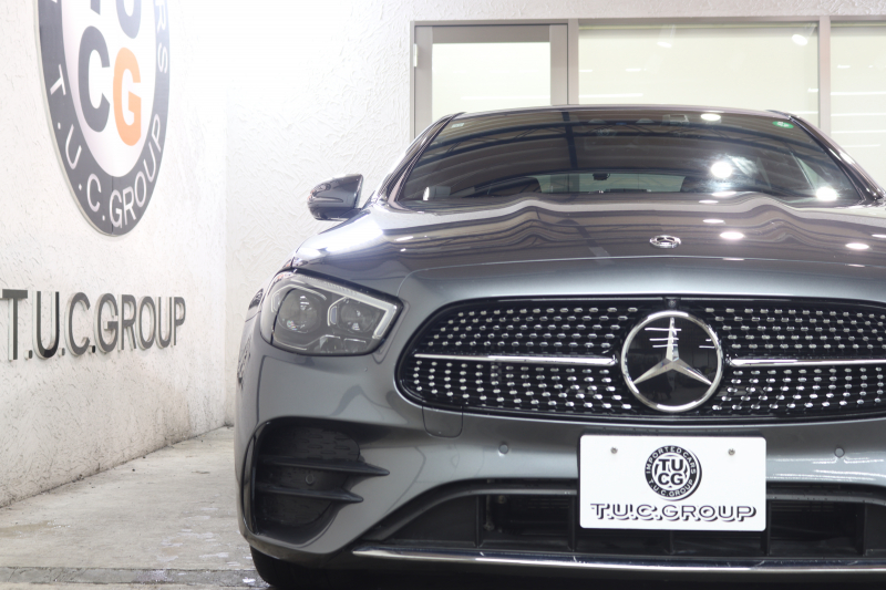 メルセデスベンツ Eクラス E200 ｽﾎﾟｰﾂ AMGﾗｲﾝｲﾝﾃﾘｱ&ｴｸｽｸﾙｰｼﾌﾞ&ﾚｰﾀﾞｰｾｰﾌﾃｨPKG　BSG搭載 後期 1ｵｰﾅｰ MEｺﾈｸﾄ ｷｰﾚｽｺﾞｰ 黒本革 ﾍｯﾄﾞｱｯﾌﾟD MBUXﾅﾋﾞTV&ARﾅﾋﾞ ｽﾏﾎ連携 ﾌﾞﾙﾒｽﾀｰ 360ｶﾒﾗ PTS LEDﾗｲﾄ 自動ﾄﾗﾝｸ AMGｴｱﾛ&19AW 9AT　2年保証