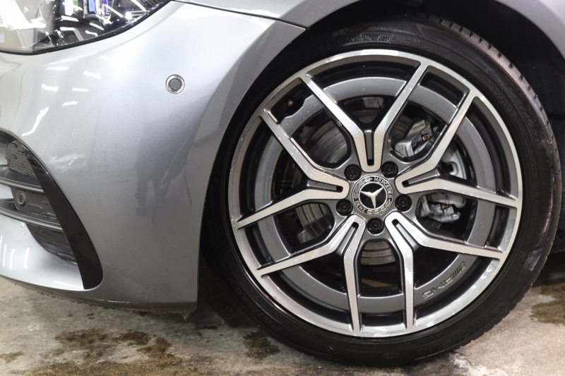 メルセデスベンツ Eクラス E200 ｽﾎﾟｰﾂ AMGﾗｲﾝｲﾝﾃﾘｱ&ｴｸｽｸﾙｰｼﾌﾞ&ﾚｰﾀﾞｰｾｰﾌﾃｨPKG　BSG搭載 後期 1ｵｰﾅｰ MEｺﾈｸﾄ ｷｰﾚｽｺﾞｰ 黒本革 ﾍｯﾄﾞｱｯﾌﾟD MBUXﾅﾋﾞTV&ARﾅﾋﾞ ｽﾏﾎ連携 ﾌﾞﾙﾒｽﾀｰ 360ｶﾒﾗ PTS LEDﾗｲﾄ 自動ﾄﾗﾝｸ AMGｴｱﾛ&19AW 9AT　2年保証