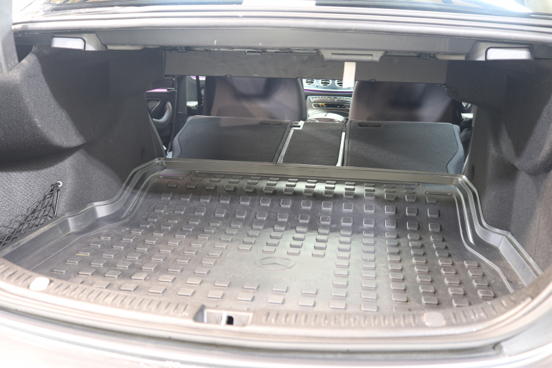 メルセデスベンツ Eクラス E200 ｽﾎﾟｰﾂ AMGﾗｲﾝｲﾝﾃﾘｱ&ｴｸｽｸﾙｰｼﾌﾞ&ﾚｰﾀﾞｰｾｰﾌﾃｨPKG　BSG搭載 後期 1ｵｰﾅｰ MEｺﾈｸﾄ ｷｰﾚｽｺﾞｰ 黒本革 ﾍｯﾄﾞｱｯﾌﾟD MBUXﾅﾋﾞTV&ARﾅﾋﾞ ｽﾏﾎ連携 ﾌﾞﾙﾒｽﾀｰ 360ｶﾒﾗ PTS LEDﾗｲﾄ 自動ﾄﾗﾝｸ AMGｴｱﾛ&19AW 9AT　2年保証