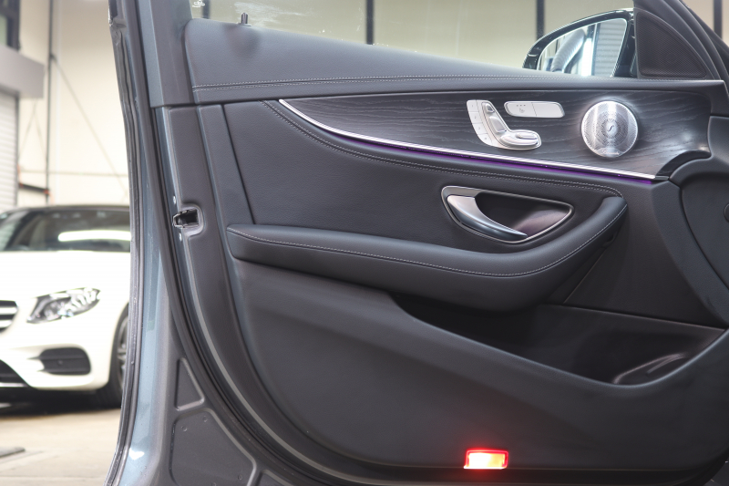 メルセデスベンツ Eクラス E200 ｽﾎﾟｰﾂ AMGﾗｲﾝｲﾝﾃﾘｱ&ｴｸｽｸﾙｰｼﾌﾞ&ﾚｰﾀﾞｰｾｰﾌﾃｨPKG　BSG搭載 後期 1ｵｰﾅｰ MEｺﾈｸﾄ ｷｰﾚｽｺﾞｰ 黒本革 ﾍｯﾄﾞｱｯﾌﾟD MBUXﾅﾋﾞTV&ARﾅﾋﾞ ｽﾏﾎ連携 ﾌﾞﾙﾒｽﾀｰ 360ｶﾒﾗ PTS LEDﾗｲﾄ 自動ﾄﾗﾝｸ AMGｴｱﾛ&19AW 9AT　2年保証