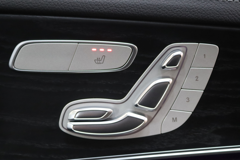 メルセデスベンツ Eクラス E200 ｽﾎﾟｰﾂ AMGﾗｲﾝｲﾝﾃﾘｱ&ｴｸｽｸﾙｰｼﾌﾞ&ﾚｰﾀﾞｰｾｰﾌﾃｨPKG　BSG搭載 後期 1ｵｰﾅｰ MEｺﾈｸﾄ ｷｰﾚｽｺﾞｰ 黒本革 ﾍｯﾄﾞｱｯﾌﾟD MBUXﾅﾋﾞTV&ARﾅﾋﾞ ｽﾏﾎ連携 ﾌﾞﾙﾒｽﾀｰ 360ｶﾒﾗ PTS LEDﾗｲﾄ 自動ﾄﾗﾝｸ AMGｴｱﾛ&19AW 9AT　2年保証