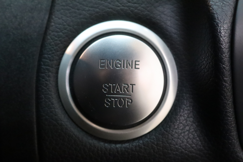 メルセデスベンツ Cクラス C200 AVG AMGﾗｲﾝ ﾚｻﾞｰｴｸｽｸﾙｰｼﾌﾞ&ﾚｰﾀﾞｰｾｰﾌﾃｨPKG　ｷｰﾚｽｺﾞｰ 黒本革 HDDﾅﾋﾞTV BT音楽 ﾊﾞｯｸｶﾒﾗ PTS LEDﾗｲﾄ 自動ﾄﾗﾝｸ ﾊﾝｽﾞﾌﾘｰA AMGｴｱﾛ&18AW ｴｱｻｽ　2年保証