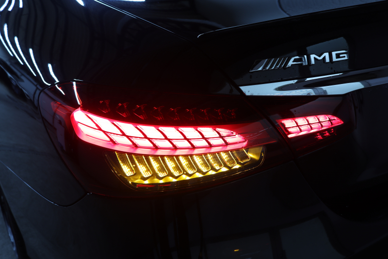 AMG Eクラス E53 4MATIC+ ｴｸｽｸﾙｰｼﾌﾞ&ﾚｰﾀﾞｰｾｰﾌﾃｨPKG　ISG搭載 後期 ｷｰﾚｽｺﾞｰ 黒本革 ﾍﾞﾝﾁﾚｰﾀｰ ﾊﾟﾉﾗﾏSR MBUXﾅﾋﾞTV ｽﾏﾎ連携 ﾌﾞﾙﾒｽﾀｰ 360ｶﾒﾗ PTS LEDﾗｲﾄ 自動ﾄﾗﾝｸ AMG専用装備&ﾁｭｰﾆﾝｸﾞ ﾜｲﾔﾚｽ充電 ｸﾛｰｼﾞﾝｸﾞS 9AT　2年保証