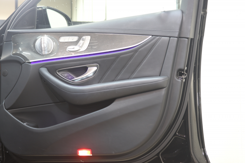 AMG Eクラス E53 4MATIC+ ｴｸｽｸﾙｰｼﾌﾞ&ﾚｰﾀﾞｰｾｰﾌﾃｨPKG　ISG搭載 後期 ｷｰﾚｽｺﾞｰ 黒本革 ﾍﾞﾝﾁﾚｰﾀｰ ﾊﾟﾉﾗﾏSR MBUXﾅﾋﾞTV ｽﾏﾎ連携 ﾌﾞﾙﾒｽﾀｰ 360ｶﾒﾗ PTS LEDﾗｲﾄ 自動ﾄﾗﾝｸ AMG専用装備&ﾁｭｰﾆﾝｸﾞ ﾜｲﾔﾚｽ充電 ｸﾛｰｼﾞﾝｸﾞS 9AT　2年保証