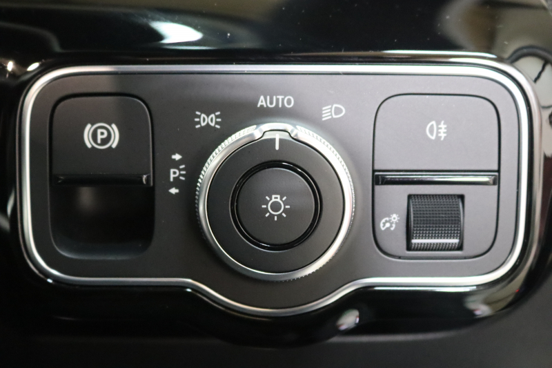 メルセデスベンツ Aクラス A180ｽﾀｲﾙ AMGﾗｲﾝ AMGﾚｻﾞｰｴｸｽｸﾙｰｼﾌﾞ&ﾅﾋﾞｹﾞｰｼｮﾝ&ﾚｰﾀﾞｰｾｰﾌﾃｨPKG　1ｵｰﾅｰ ｷｰﾚｽｺﾞｰ 赤/黒本革 ﾊﾟﾉﾗﾏSR MBUXﾅﾋﾞTV BT音楽 ﾊﾞｯｸｶﾒﾗ PTS LEDﾗｲﾄ AMGｴｱﾛ&18AW ﾀﾞｲﾅﾐｯｸｾﾚｸﾄ ﾜｲﾔﾚｽ充電 7AT　2年保証