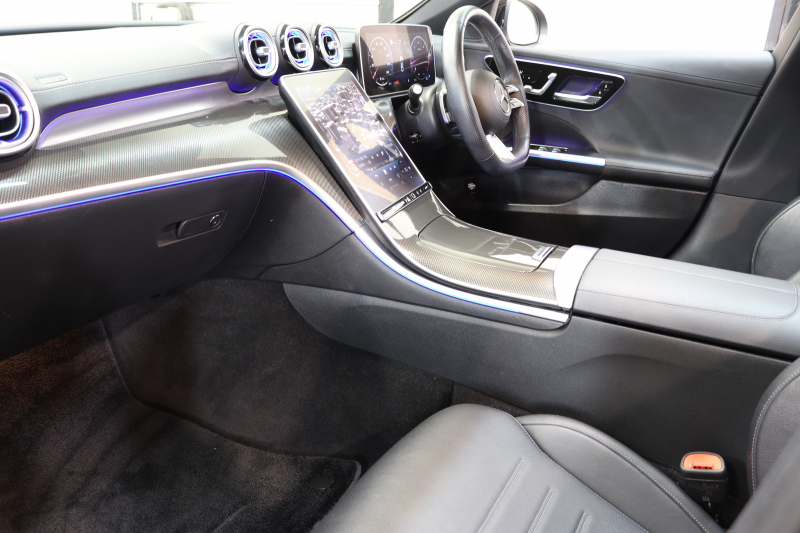 メルセデスベンツ Cクラス C220d AVG AMGﾗｲﾝ ﾚｻﾞｰｴｸｽｸﾙｰｼﾌﾞ&ﾍﾞｰｼｯｸ&ﾚｰﾀﾞｰｾｰﾌﾃｨPKG　ISG搭載 ｷｰﾚｽｺﾞｰ 黒本革 ﾊﾟﾉﾗﾏSR ﾍｯﾄﾞｱｯﾌﾟD MBUX/ARﾅﾋﾞTV ｽﾏﾎ連携 360ｶﾒﾗ PTS LEDﾗｲﾄ 自動ﾄﾗﾝｸ AMGｴｱﾛ&18AW ﾜｲﾔﾚｽ充電 9AT　2年保証