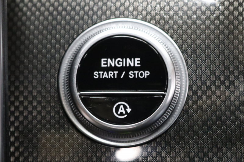 メルセデスベンツ Cクラス C220d AVG AMGﾗｲﾝ ﾚｻﾞｰｴｸｽｸﾙｰｼﾌﾞ&ﾍﾞｰｼｯｸ&ﾚｰﾀﾞｰｾｰﾌﾃｨPKG　ISG搭載 ｷｰﾚｽｺﾞｰ 黒本革 ﾊﾟﾉﾗﾏSR ﾍｯﾄﾞｱｯﾌﾟD MBUX/ARﾅﾋﾞTV ｽﾏﾎ連携 360ｶﾒﾗ PTS LEDﾗｲﾄ 自動ﾄﾗﾝｸ AMGｴｱﾛ&18AW ﾜｲﾔﾚｽ充電 9AT　2年保証