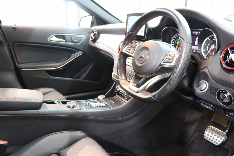 AMG GLA GLA45 4MATIC ﾚｰﾀﾞｰｾｰﾌﾃｨPKG　中期 ｷｰﾚｽｺﾞｰ 黒本革 ﾊﾟﾉﾗﾏSR HDDﾅﾋﾞTV ｽﾏﾎ連携 ﾊﾞｯｸｶﾒﾗ PTS ｷｾﾉﾝ 自動Rｹﾞｰﾄ AMG専用装備&ﾁｭｰﾆﾝｸﾞ 7AT　2年保証