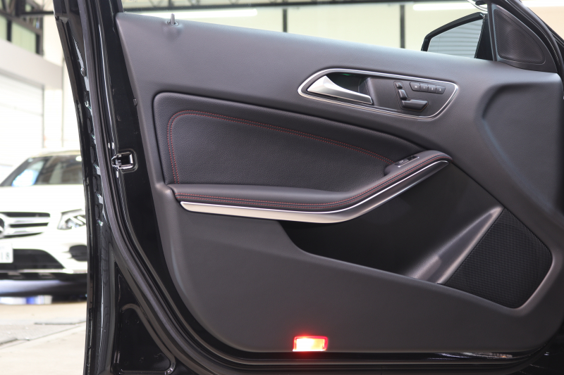 AMG GLA GLA45 4MATIC ﾚｰﾀﾞｰｾｰﾌﾃｨPKG　中期 ｷｰﾚｽｺﾞｰ 黒本革 ﾊﾟﾉﾗﾏSR HDDﾅﾋﾞTV ｽﾏﾎ連携 ﾊﾞｯｸｶﾒﾗ PTS ｷｾﾉﾝ 自動Rｹﾞｰﾄ AMG専用装備&ﾁｭｰﾆﾝｸﾞ 7AT　2年保証