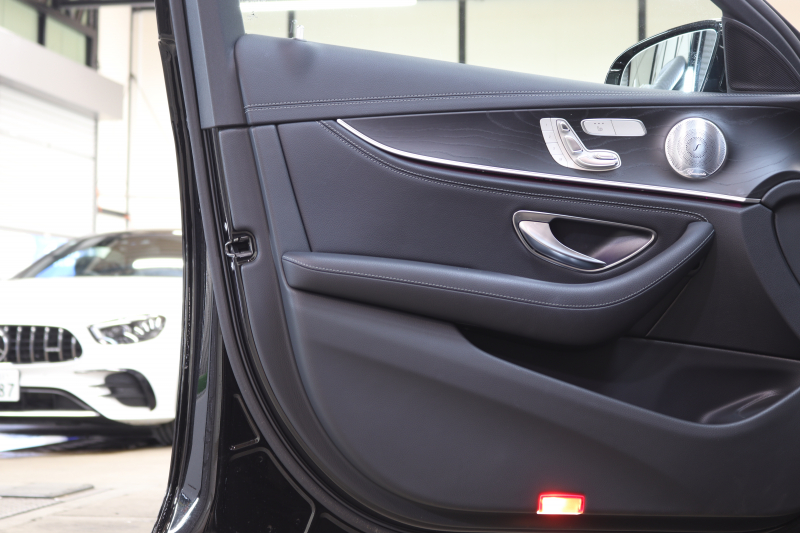 メルセデスベンツ Eクラス E220dｽﾃｰｼｮﾝﾜｺﾞﾝ AVG ｽﾎﾟｰﾂ 本革仕様 ﾚｰﾀﾞｰｾｰﾌﾃｨPKG　1ｵｰﾅｰ ｷｰﾚｽｺﾞｰ 黒本革 HDDﾅﾋﾞTV ｽﾏﾎ連携 ﾌﾞﾙﾒｽﾀｰ 360ｶﾒﾗ PTS LEDﾗｲﾄ 自動Rｹﾞｰﾄ ﾊﾝｽﾞﾌﾘｰA AMGｴｱﾛ&19AW ﾀﾞｲﾅﾐｯｸS 9AT　2年保証