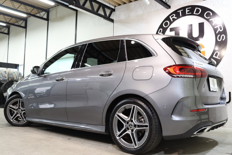 メルセデスベンツ Bクラス B200d AMGﾗｲﾝ AMGﾚｻﾞｰEXC&ｱﾄﾞﾊﾞﾝｽﾄﾞ&ﾅﾋﾞ&ﾚｰﾀﾞｰｾｰﾌﾃｨPKG　 1ｵｰﾅｰ MEｺﾈｸﾄ ｷｰﾚｽｺﾞｰ 赤/黒本革 HUD MBUXﾅﾋﾞTV BT音楽 ｱﾄﾞﾊﾞﾝｽﾄﾞｻｳﾝﾄﾞ 360ｶﾒﾗ PTS AMGｴｱﾛ&18AW LEDﾗｲﾄ ﾌｯﾄﾄﾗﾝｸOP ﾜｲﾔﾚｽ充電 8AT 希少色ﾏｳﾝﾃﾝｸﾞﾚｰ　2年保証