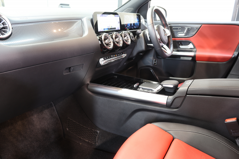 メルセデスベンツ Bクラス B200d AMGﾗｲﾝ AMGﾚｻﾞｰEXC&ｱﾄﾞﾊﾞﾝｽﾄﾞ&ﾅﾋﾞ&ﾚｰﾀﾞｰｾｰﾌﾃｨPKG　 1ｵｰﾅｰ MEｺﾈｸﾄ ｷｰﾚｽｺﾞｰ 赤/黒本革 HUD MBUXﾅﾋﾞTV BT音楽 ｱﾄﾞﾊﾞﾝｽﾄﾞｻｳﾝﾄﾞ 360ｶﾒﾗ PTS AMGｴｱﾛ&18AW LEDﾗｲﾄ ﾌｯﾄﾄﾗﾝｸOP ﾜｲﾔﾚｽ充電 8AT 希少色ﾏｳﾝﾃﾝｸﾞﾚｰ　2年保証