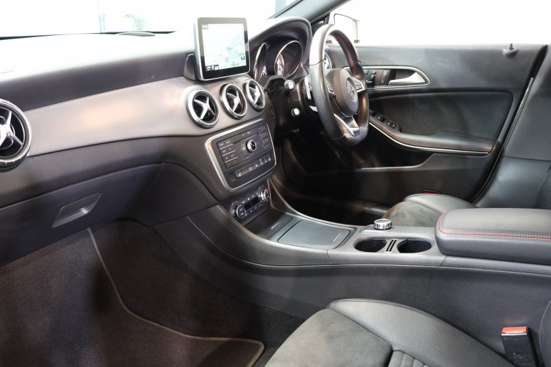 メルセデスベンツ CLAクラス CLA250 4MATIC  AMG&ﾚｰﾀﾞｰｾｰﾌﾃｨPKG　中期 ｷｰﾚｽｺﾞｰ ﾚｻﾞｰDINAMICAｼｰﾄ ﾊﾟﾉﾗﾏSR HDDﾅﾋﾞTV BT音楽 ﾊﾞｯｸｶﾒﾗ PTS ｷｾﾉﾝ AMGｴｱﾛ&18AW ﾀﾞｲﾅﾐｯｸｾﾚｸﾄ　2年保証